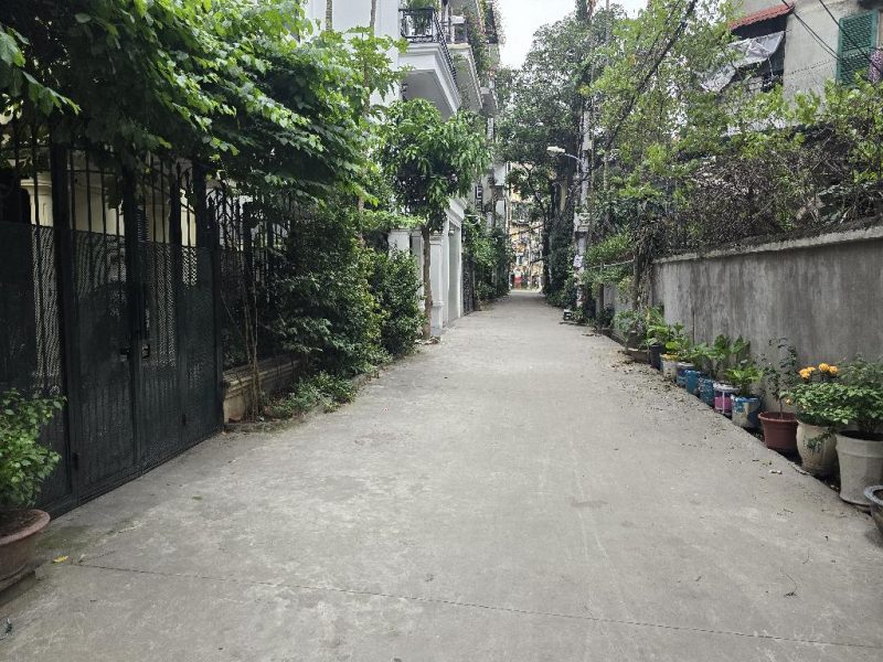 ban-nha-kim-dong-4-tang-long-lanh-phan-lo-2-mat-ngo-o-to-tranh-dung-do-hoang-mai