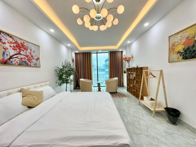 mat-pho-song-set-ban-nha-7-tang-thang-may-long-lanh-hoang-mai