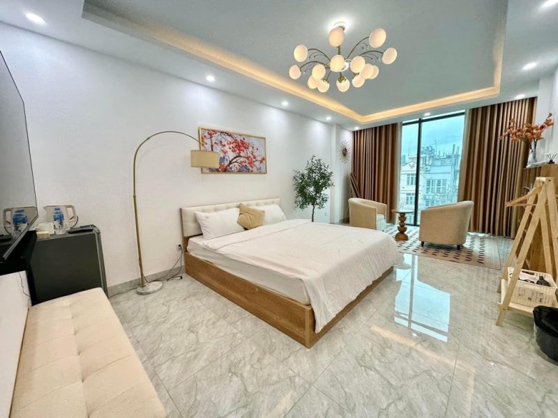 mat-pho-song-set-ban-nha-7-tang-thang-may-long-lanh-hoang-mai