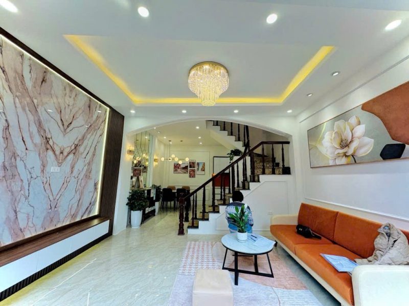 ban-nha-truong-dinh-4-tang-long-lanh-o-ngay-2-thoang-hoang-mai