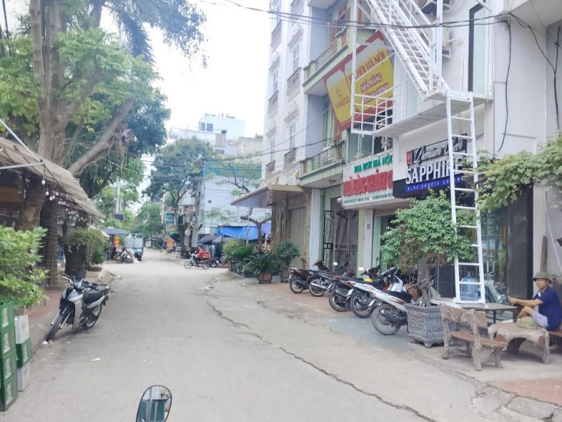 ban-nha-tam-trinh-4-tang-long-lanh-mong-7-tang-phan-lo-x2a-o-to-dung-do-kd-hm