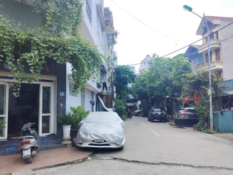 ban-nha-tam-trinh-4-tang-long-lanh-mong-7-tang-phan-lo-x2a-o-to-dung-do-kd-hm