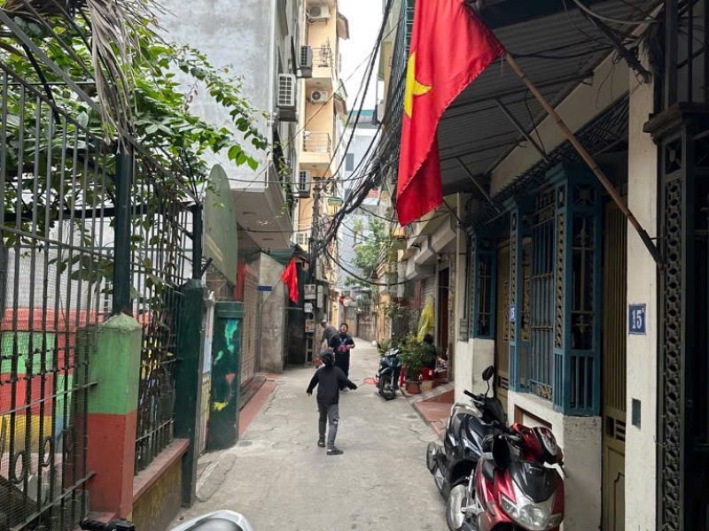 ban-73m-linh-nam-tang-nha-ngo-thang-tap-cach-pho-30m-hoang-mai