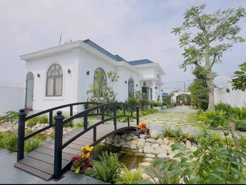 villa-sport-club-dang-cap-nghi-duong-cao-cap-khuon-vien-ao-ca-koi-va-san-pickleb