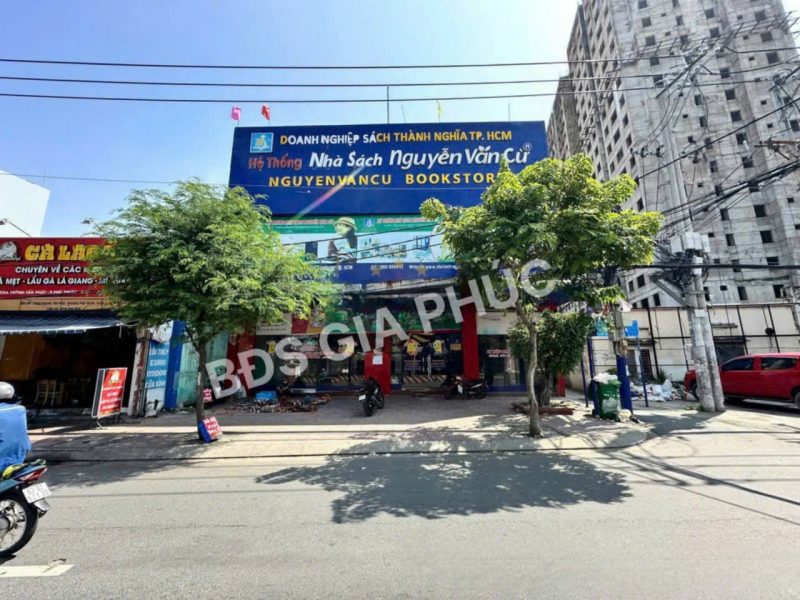 can-goc-mat-tien-1321-huynh-tan-phat-q7-gia-thue-120tr-thang
