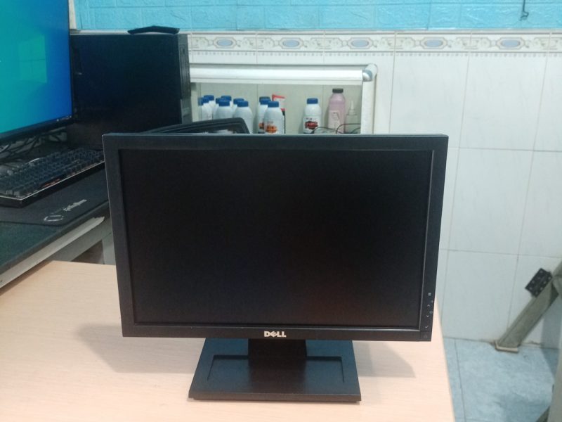 ban-man-hinh-vi-tinh-dell-17-icnh-da-qua-sd-con-dep
