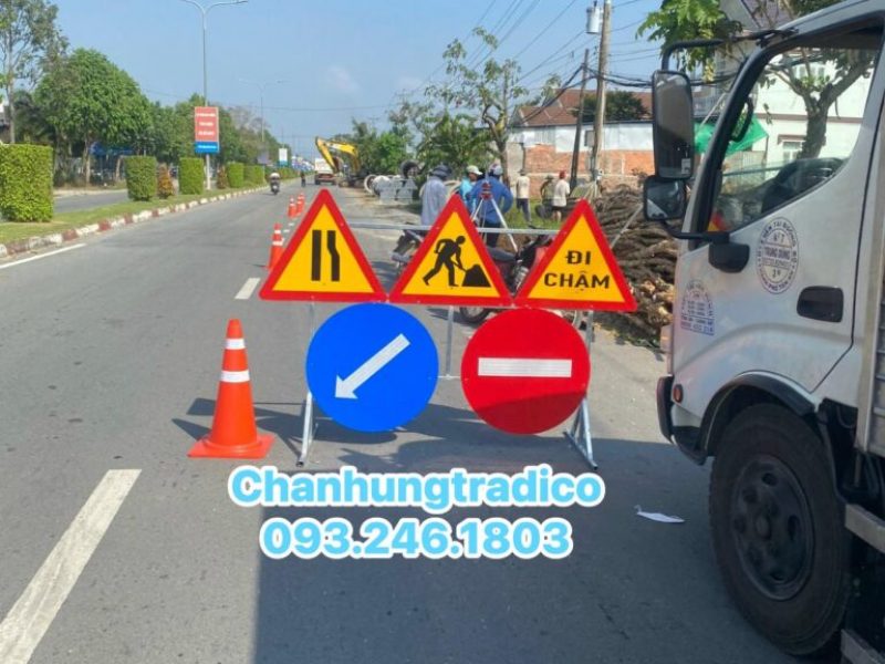 bien-bao-cong-truong-dang-thi-cong-2025-dam-bao-an-toan-giao-thong