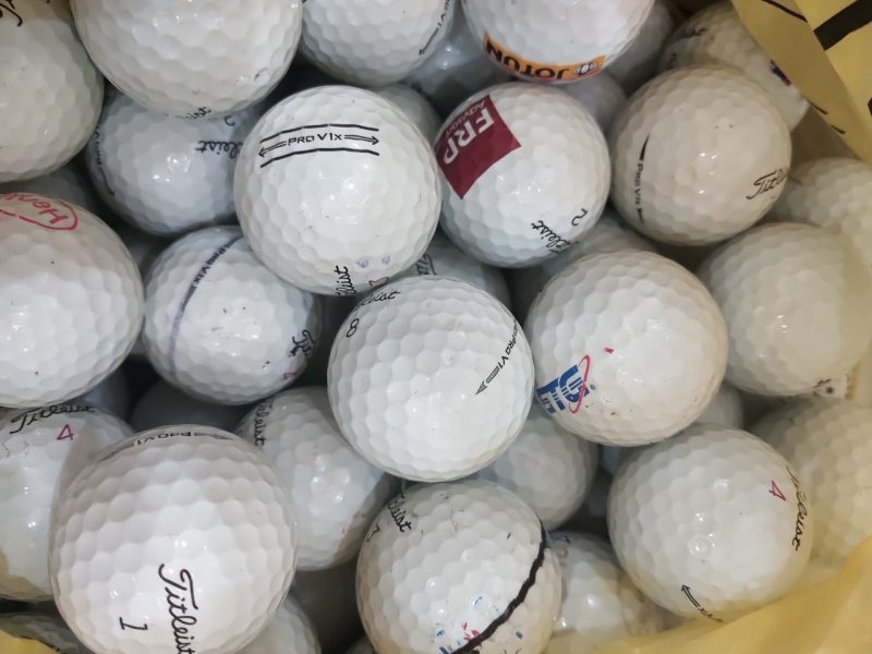 bong-golf-cu-hon-hop-dung-de-tap-golf-bong-tap-golf
