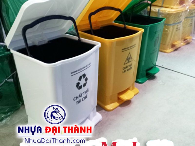 thung-rac-y-te-du-kich-co-tien-dung-nhua-dai-thanh