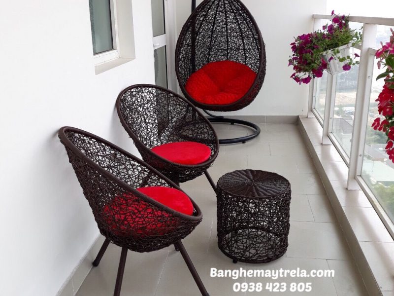 xich-du-kem-ban-ghe-ban-cong-may-nhua