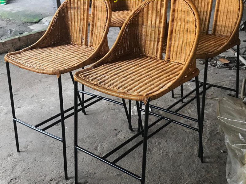 ghe-quay-bar-may-tu-nhien-ghe-quay-bar-nhua-gia-may-gia-re