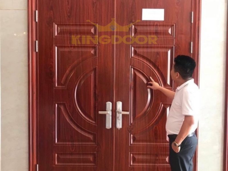 cua-thep-van-go-tai-quan-1-
