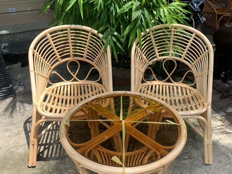 ban-ghe-uong-tra-may-tre-dan