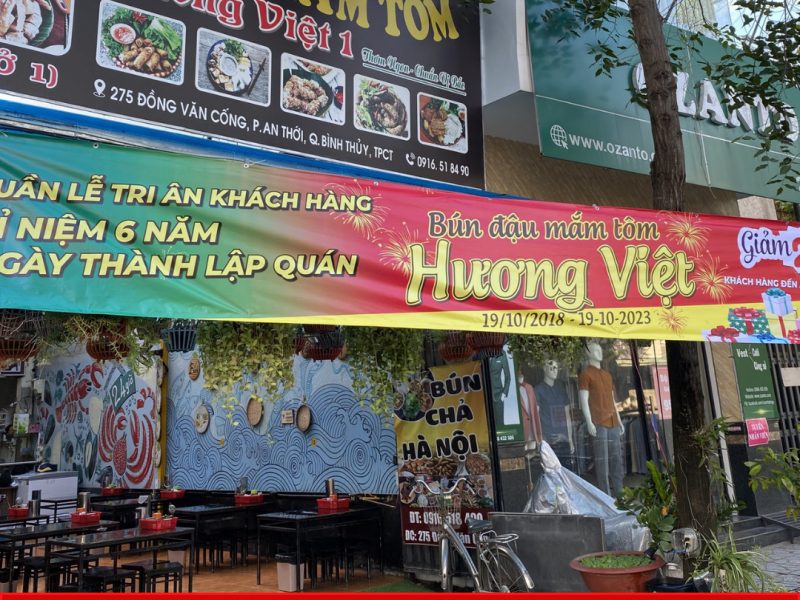 in-an-thi-cong-treo-bandrol-duong-pho