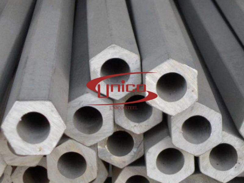 ong-luc-giac-inox-304-trong-thuc-te-san-xuat