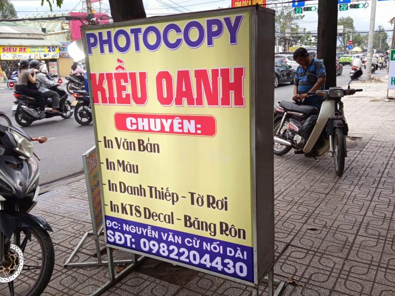 thiet-ke-in-an-thi-cong-quang-cao-su-kien
