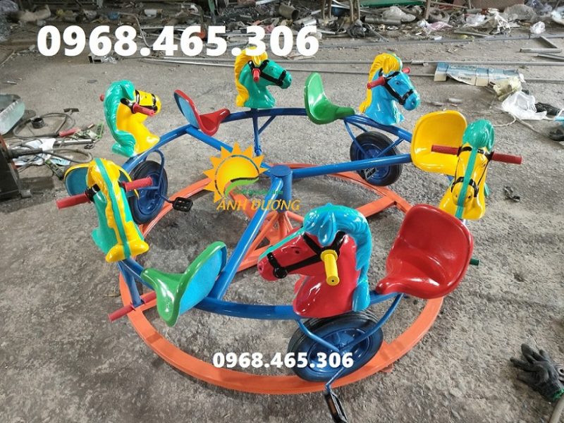 du-quay-dap-chan-tre-em-du-quay-tren-ray-12-cho-ngoi-tre-em