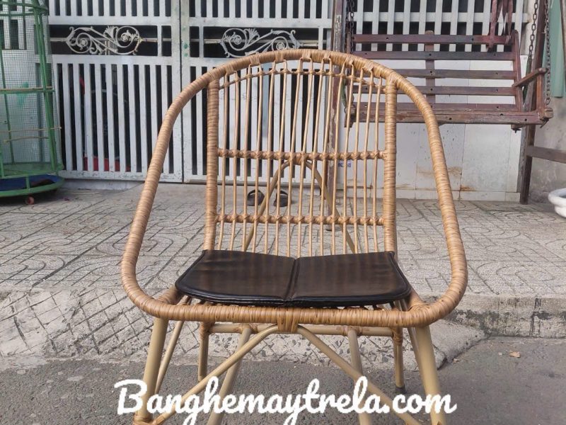 ban-ghe-cafe-so-nhua-nho-gon-gia-re