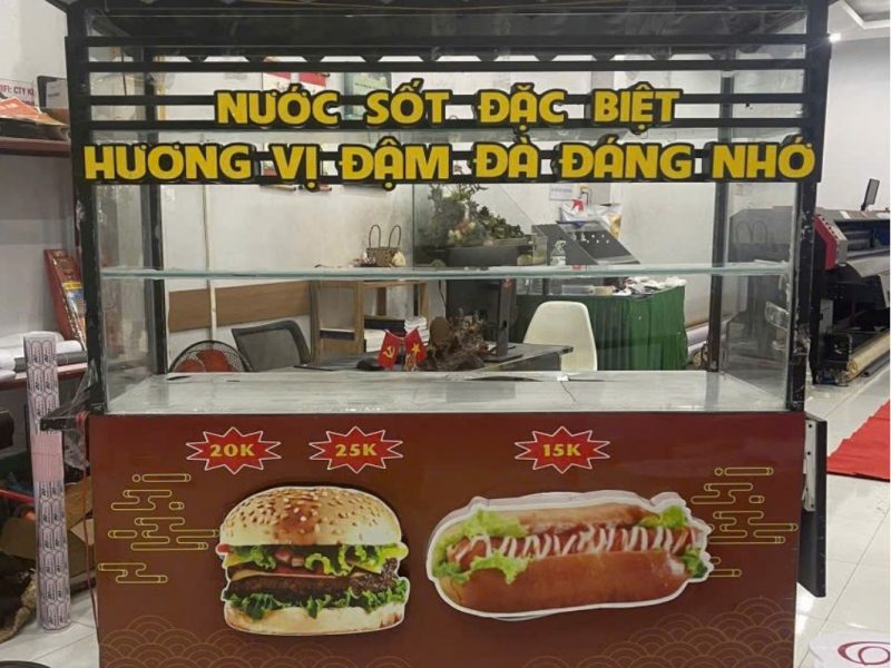 in-thi-cong-dan-decal-xe-ban-mang-di