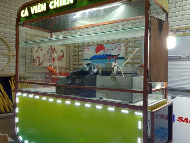 in-thi-cong-dan-decal-xe-ban-mang-di