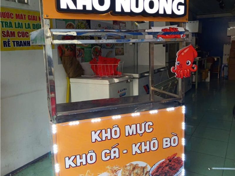 in-thi-cong-dan-decal-xe-ban-mang-di