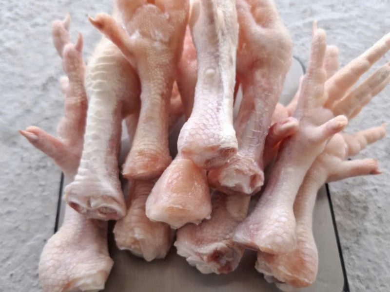 ban-buon-chan-ga-cam-ket-chat-luong-gia-canh-tranh