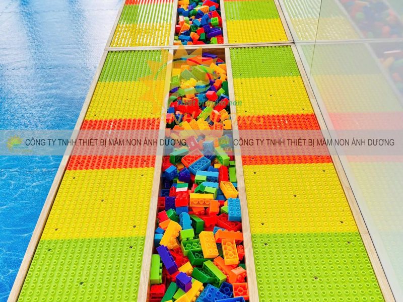 ban-choi-lego-go-danh-cho-tre-em