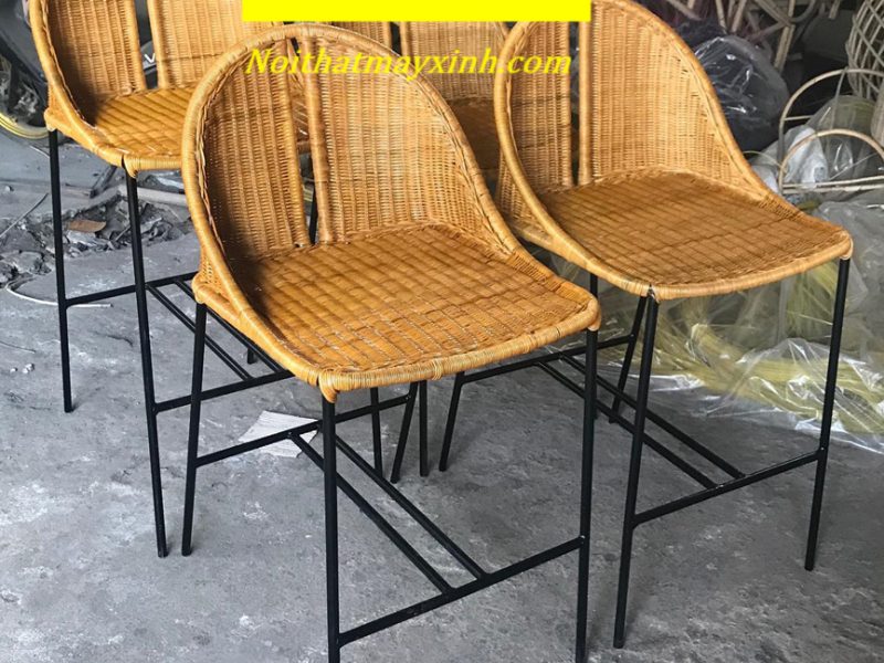 ghe-quay-bar-may-tu-nhien-ghe-quay-bar-nhua-gia-may-gia-re