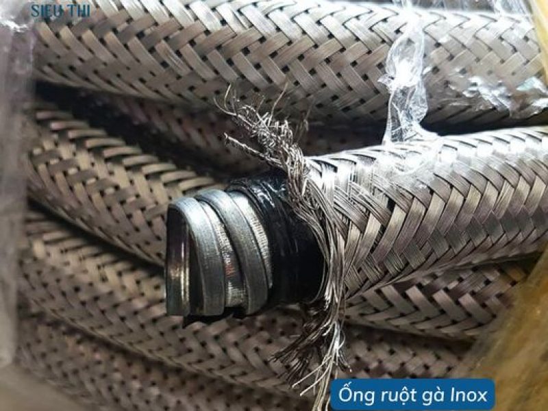ong-ruot-ga-inox-chiu-va-dap-bao-ve-an-toan-day-dien-cap