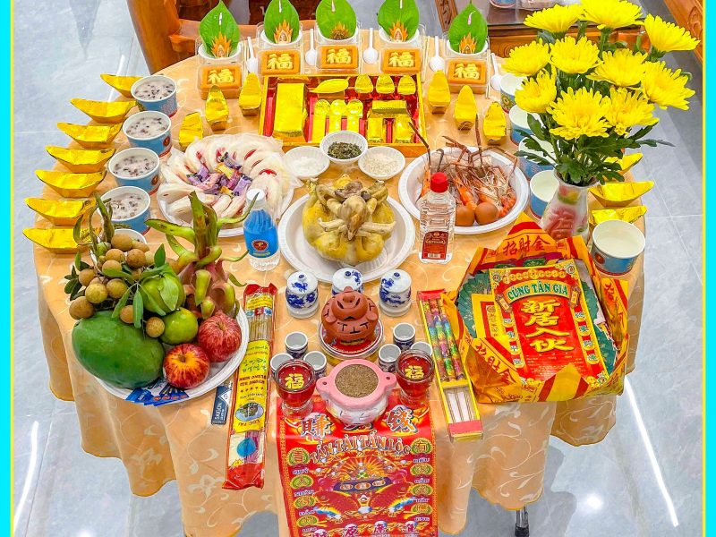 ga-trong-tren-mam-cung-bieu-tuong-linh-thieng-phuc-lanh
