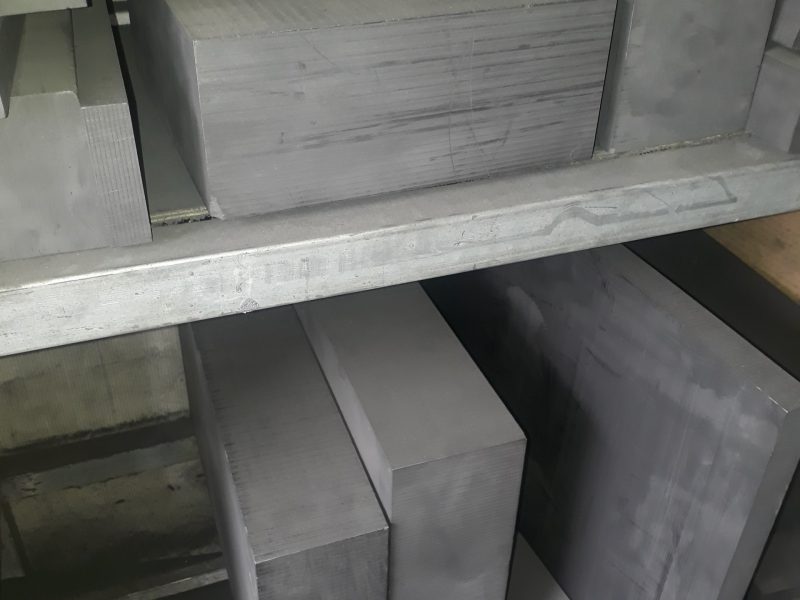 dien-cuc-graphite-be-ma-graphite-truc-khuay-graphite-boi-tron