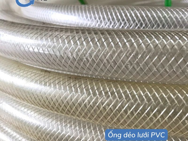 ong-deo-luoi-pvc-mau-trang-bom-nuoc-tuoi-tieu