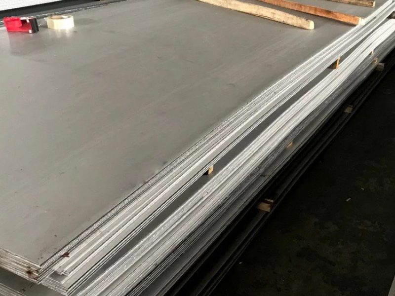 ung-dung-noi-bat-cua-tam-inox-304l-trong-doi-song-va-cong-nghiep
