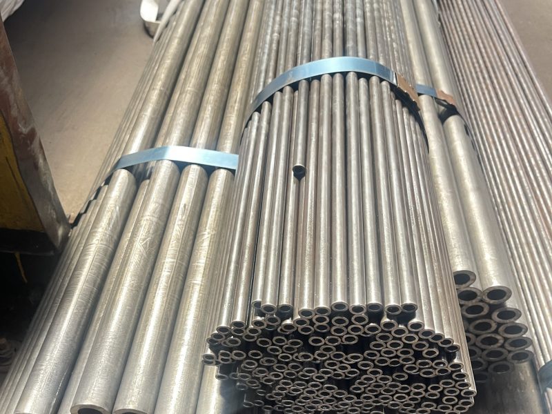ong-chi-tiet-hop-kim-scr420-scr440-unico-steel