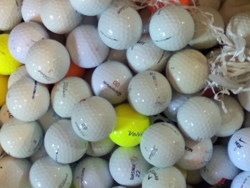 bong-golf-cu-hon-hop-dung-de-tap-golf-bong-tap-golf