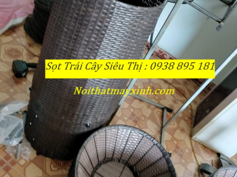 khay-de-trai-cay-cho-chuoi-sieu-thi-sot-trung-bay-hoa-qua-trong-sieu-thi-famil