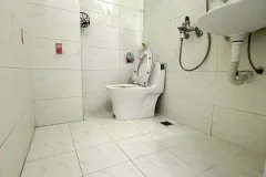► TÔI CHÍNH CHỦ BÁN NHÀ : Nghĩa Đô(  gần Hồ Tây).Giữa chợ Bái Ân. Ô tô đỗ cổng