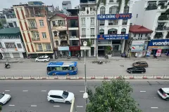Cho thuê căn hộ tầng 5 mặt phố Nghi Tàm, Tây Hồ, Hà Nội