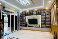 Nhà hẻm xe hơi 2 tầng 6 phòng ngủ tại Quận 1, TP.HCM