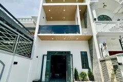 NHÀ CÓ SÂN Ô TÔ 7 Chỗ. Cách Quảng Trường Mỹ Tho Chỉ 5 phút. 4 P.ngủ chưa đến 2,5