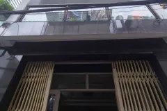 NHÀ GẦN MẶT TIỀN - SỐ VUÔNG ĐẸP CÒN MỚI VÔ Ở NGAY