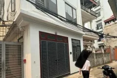 Bán nhà Bát Khối lô góc 8 tỷ 36m ô tô qua nhà,sổ đỏ long biên