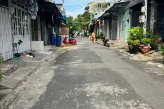 BÁN NHÀ 2 LẦU -BINH HÒA  24 , -GIÁ 5TY100