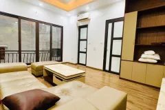 Nhà 5 tầng kiên cố gần Hồ Tây, giá mềm