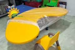Bàn bán nguyệt mầm non 4 màu, bàn oval mầm non