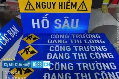 Biển cảnh báo hố sâu nguy hiểm tại Tây Ninh