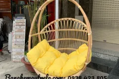Ghế xích đu mây tự nhiên cho không gian thư giãn