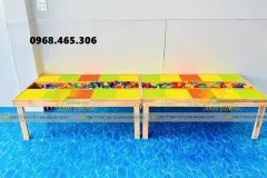 Bàn chơi lego trẻ em bằng gỗ, tường gắn lego trẻ em