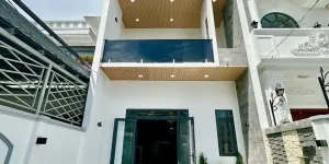 NHÀ CÓ SÂN Ô TÔ 7 Chỗ. Cách Quảng Trường Mỹ Tho Chỉ 5 phút. 4 P.ngủ chưa đến 2,5