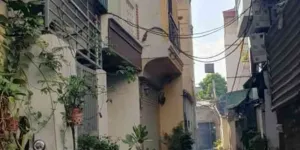 Phố Trạm ô tô lùi cửa 6 tỷ 30m gần sát phố,Long biên sổ đỏ